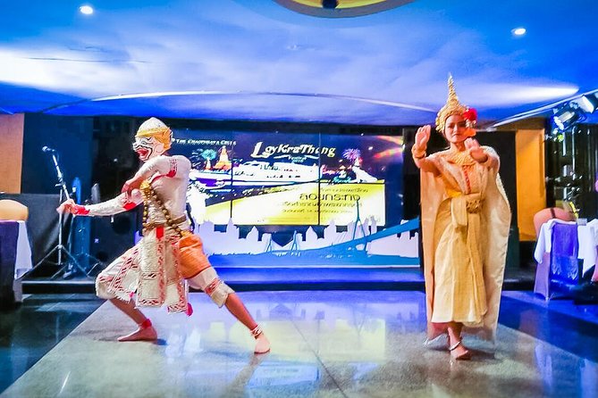 Amazing Chaophraya Dinner Cruise Experience - Live entertainment: singers, music, and when sound can be a problem