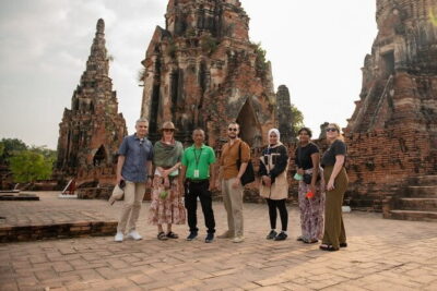 Ayutthaya, Damnoen Floating & Maeklong Railway Market Day Tour - Maeklong Railway Market: the moment the train arrives
