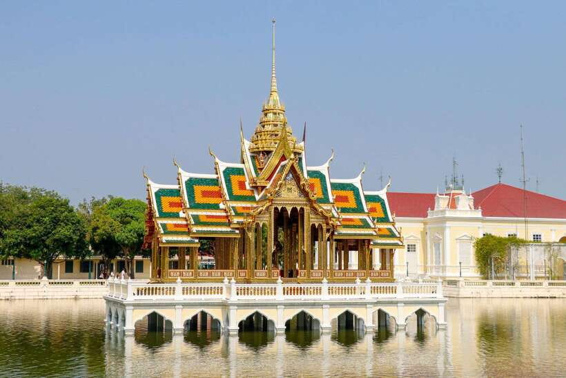 Ayutthaya One Day: Famous Temples & Bang Pa-In Palace Tour - Central Ayutthaya break: where you reset before the temple run