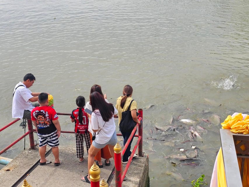 Ayutthaya: Private Boat Tour with Optional Temple Visits - Who should book this private longtail boat tour in Ayutthaya
