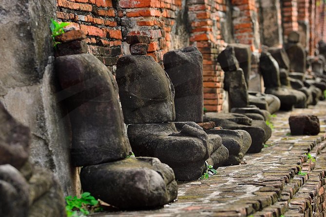 Ayutthaya Temples and River Cruise from Bangkok - Temple stop 1: Wat Mahathat and the tree-root Buddha head