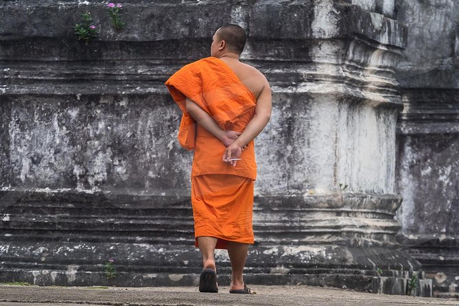 Ayutthaya Temples and River Cruise from Bangkok - Temple stop 4: the Reclining Buddha at Wat Lokayasutharam