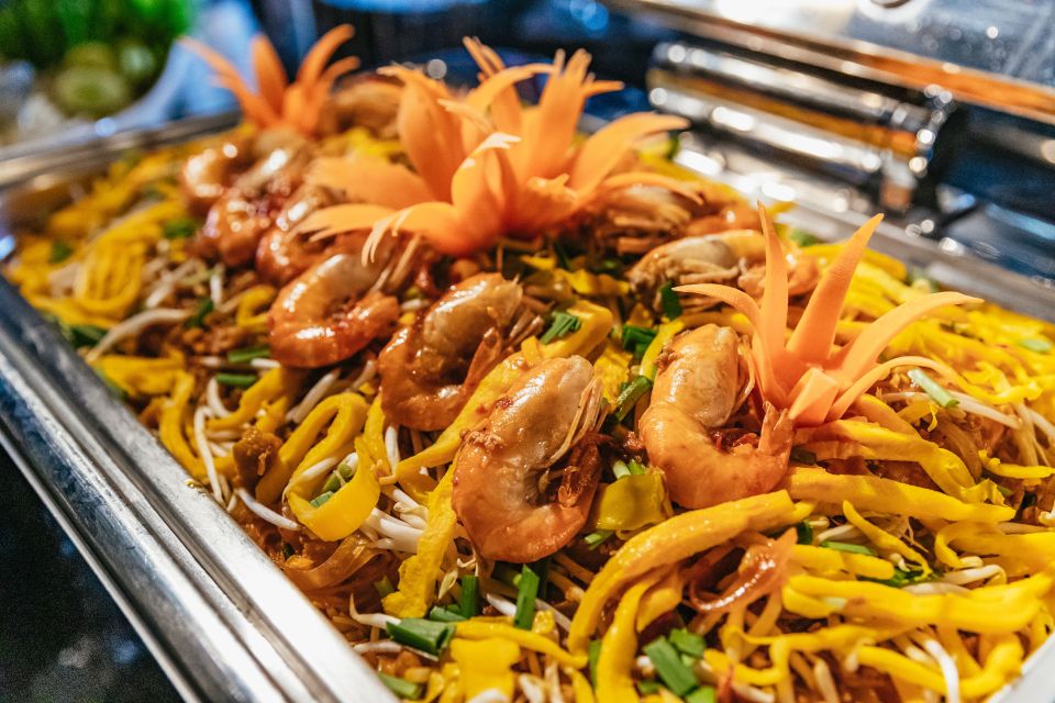 Bangkok: Alangka Luxury Buffet Dinner Cruise With Live Music - Which sights you’ll see from the water (and why the route can change)