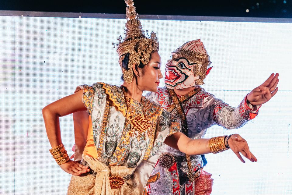 Bangkok: Alangka Luxury Buffet Dinner Cruise With Live Music - Tips to avoid buffet chaos and get good deck time