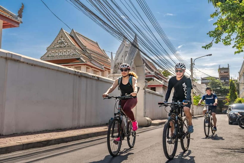 Bangkok: Backstreets and Historic Temples Bike Tour - Thonburi touches: Bronze craft and old rail-era reminders