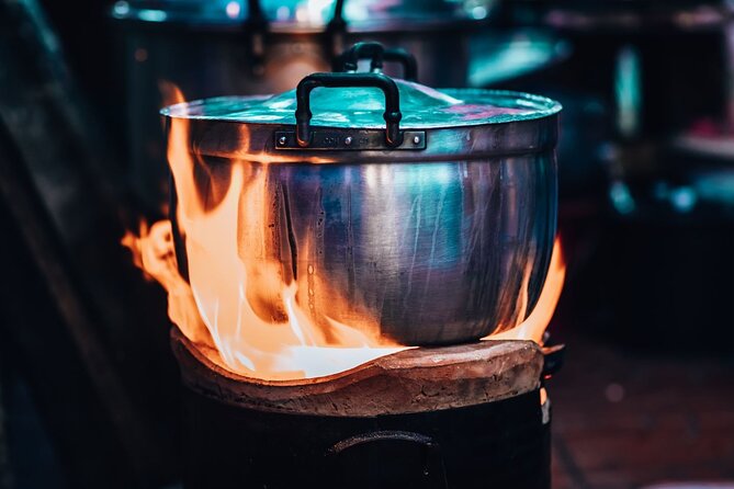 Bangkok: Backstreets Food Tour with 15+ Tastings - Yaowarat Night Market: your first tastings set the tone