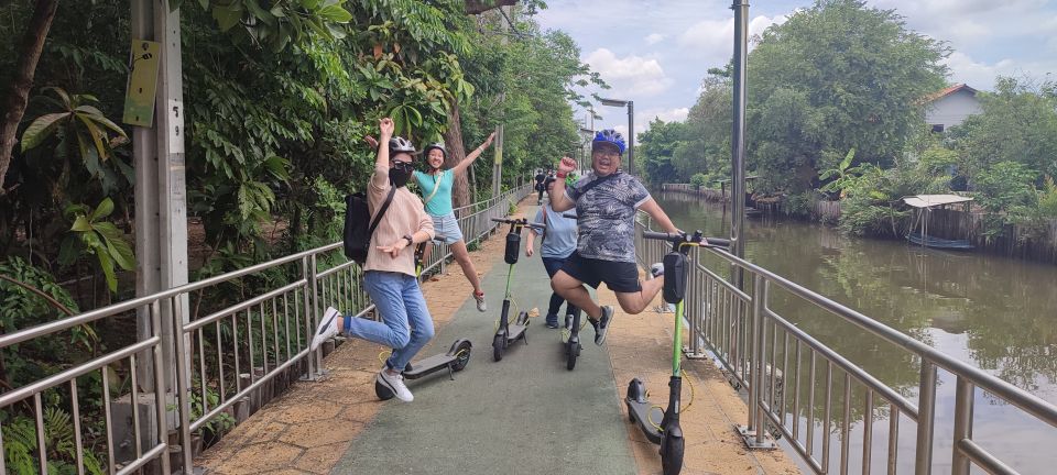 Bangkok: Bang Kachao E-Scooter Jungle Tour - Wat Bang Kachao Klang: a short temple with a village feel