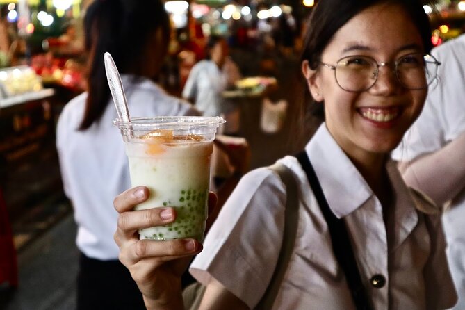 Bangkok by Night Food Tour with 10+ Tastings in Chinatown - Small-group walking plan: up to 12, lots of steps, real crowd control