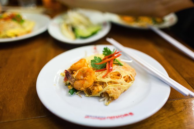 Bangkok by Night: Temples, Markets and Food Tuk-Tuk Tour - How the tour runs: small-group vs private, timing, and drop-off