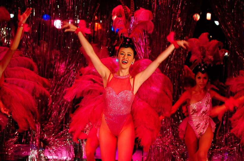 Bangkok: Calypso Cabaret Show with Thai Set Dinner - The photo moment and tipping: bring small cash