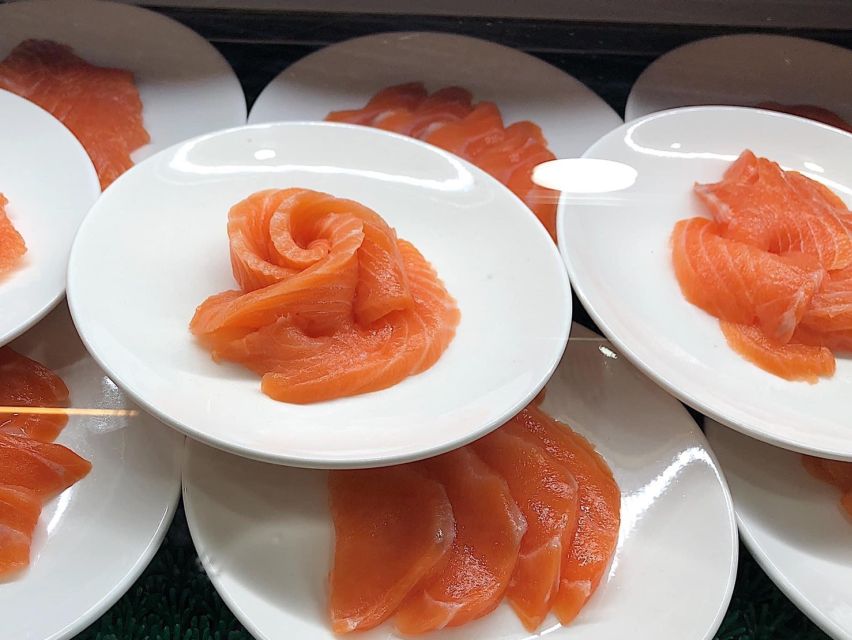 Bangkok: Chao Phraya River Buffet Dinner Cruise - The Unlimited Buffet: How to Eat Smart on a Busy Line