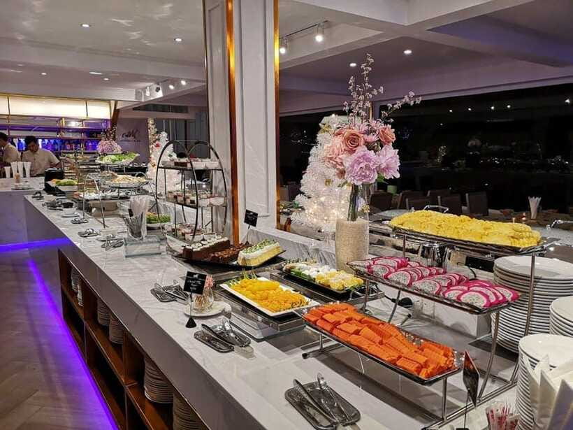 Bangkok: Chao Phraya River Meridian Cruise with Buffet - Live music and Thai dance: entertainment that fits the boat