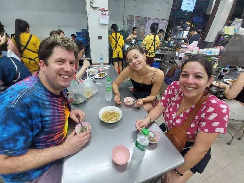 Bangkok: Chinatown Food Tour with Michelin Food Stalls - Guides, Group Size, and the Pacing That Prevents Food Regret