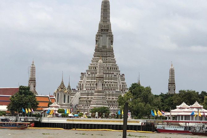Bangkok: City Highlights Temple and Market Walking Tour - Grand Palace Grounds: Where Royal Ceremonies Still Happen