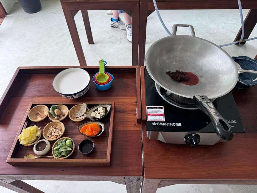 Bangkok: Cooking Class + Tuk Tuk Ride + Market Tour - The short tuk tuk ride that sets the tone in Bangkok
