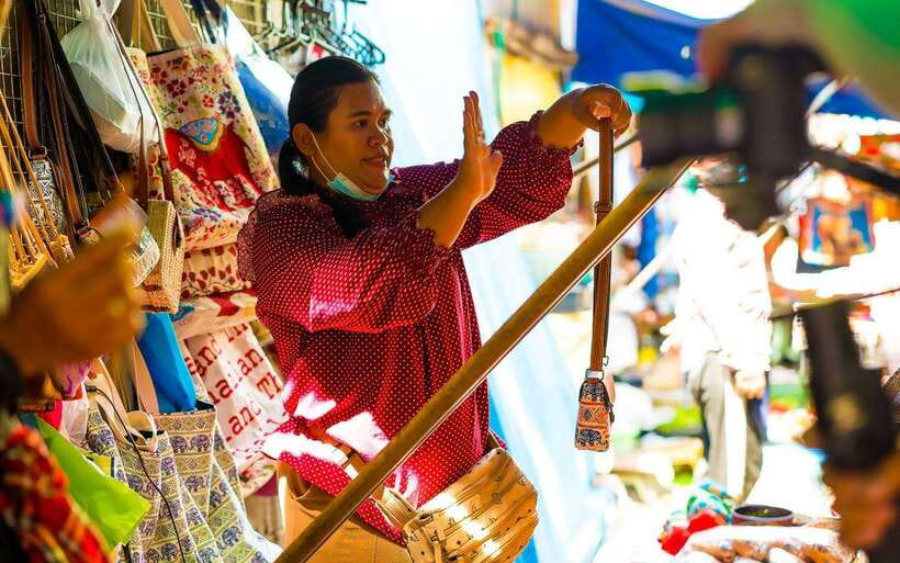Bangkok: Damnoen Saduak and Train Market with Boat Ride - Maeklong Railway Market: the moment the train changes everything