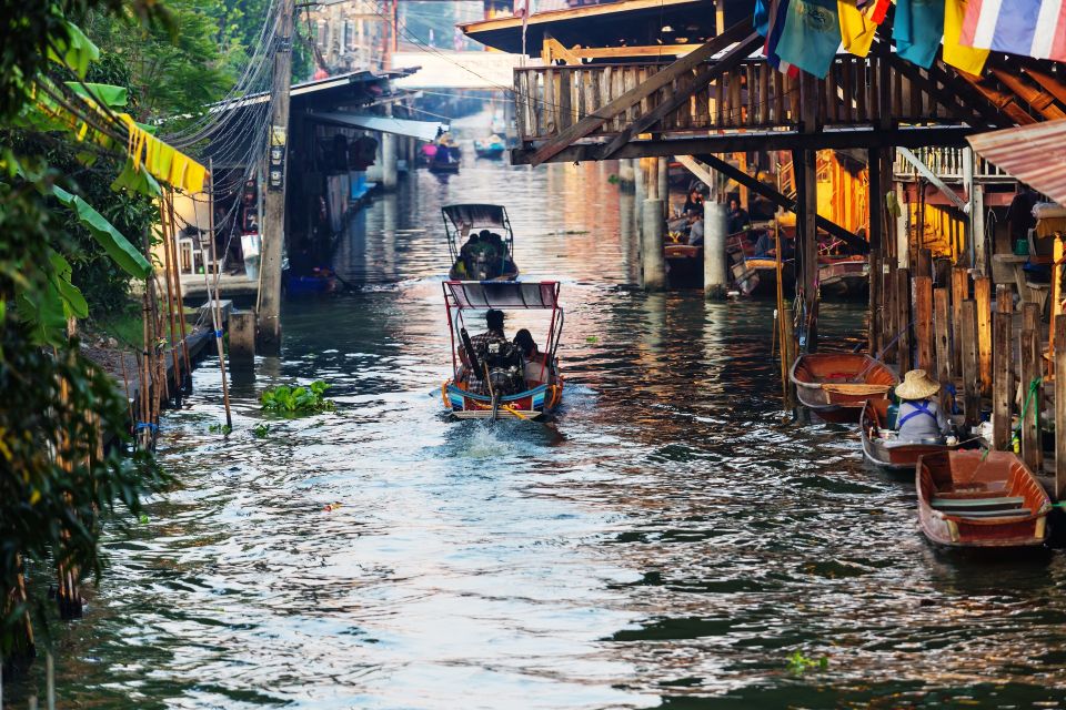 Bangkok: Damnoen Saduak, Train Market & Mahanakhon Day Trip - Floating market free time: snack, browse, and beat the heat