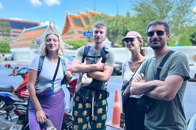 Bangkok Day Tour: Food, Temple & Tuk-Tuk - Stop 4: นัฐพรไอศครีมกะทิสด for Thai dessert time