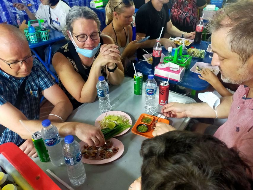 Bangkok: Discover a Taste of Chinatown – 2 Hr Walking Tour - The big-name stalls you should expect: Guay Jub Ouan Pochana and Pa Tong Go Savoey