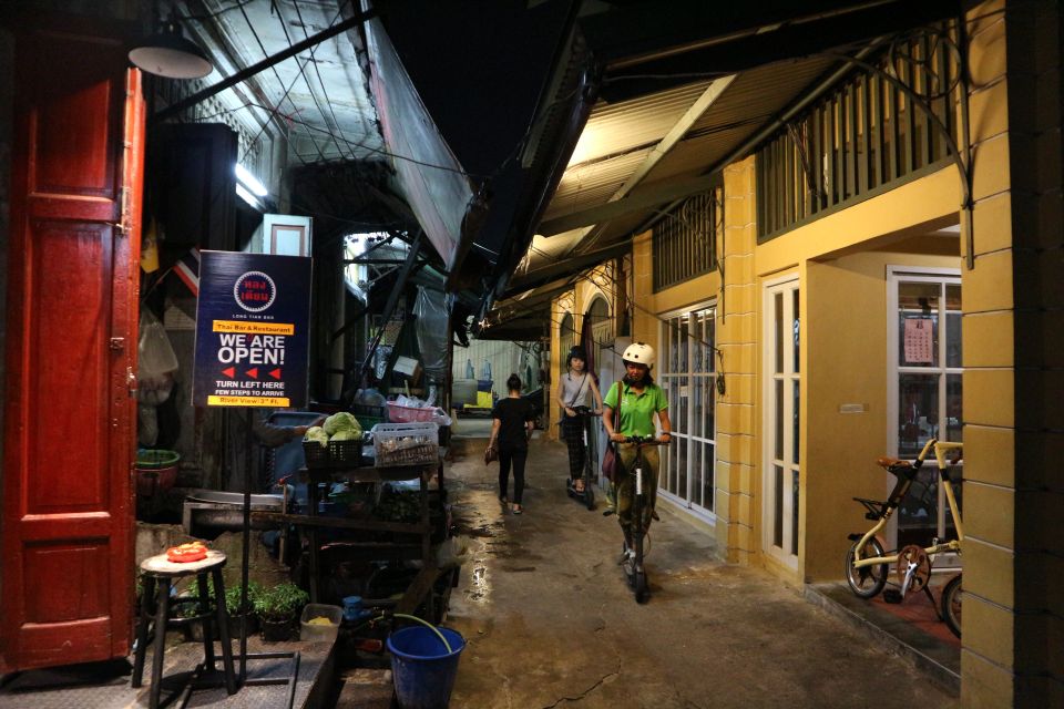 Bangkok: E-Scooter Night Tour with Local Street Food - Pak Khlong Talat, the 24-hour flower market: fragrant, colorful, and a little chaotic