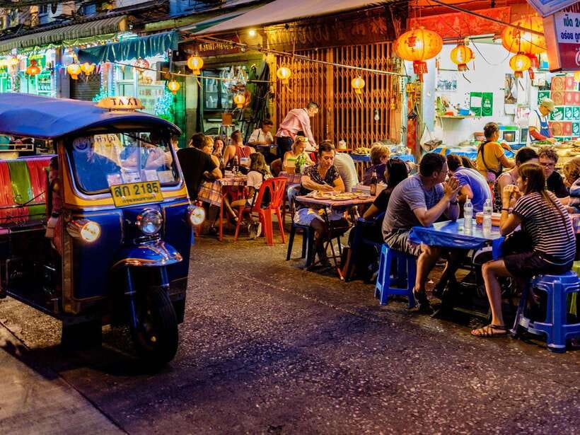 Bangkok: Evening Tour with Wat Arun, Wat Pho & Tuk Tuk Ride - Low-impact Bangkok: glass bottles and carbon offsets you can feel good about