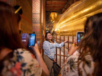 Bangkok: Evening Tour with Wat Arun, Wat Pho & Tuk Tuk Ride - Meet at Tha Tian Pier: how the evening starts