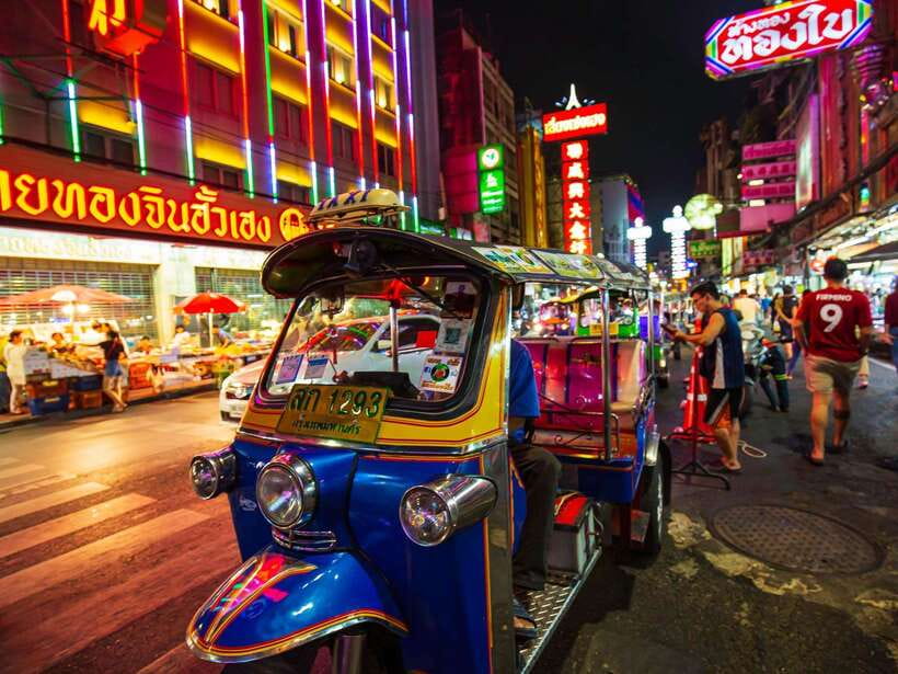 Bangkok: Evening Tour with Wat Arun, Wat Pho & Tuk Tuk Ride - One-way tuk-tuk ride to Yaowarat: a short thrill before the walking part
