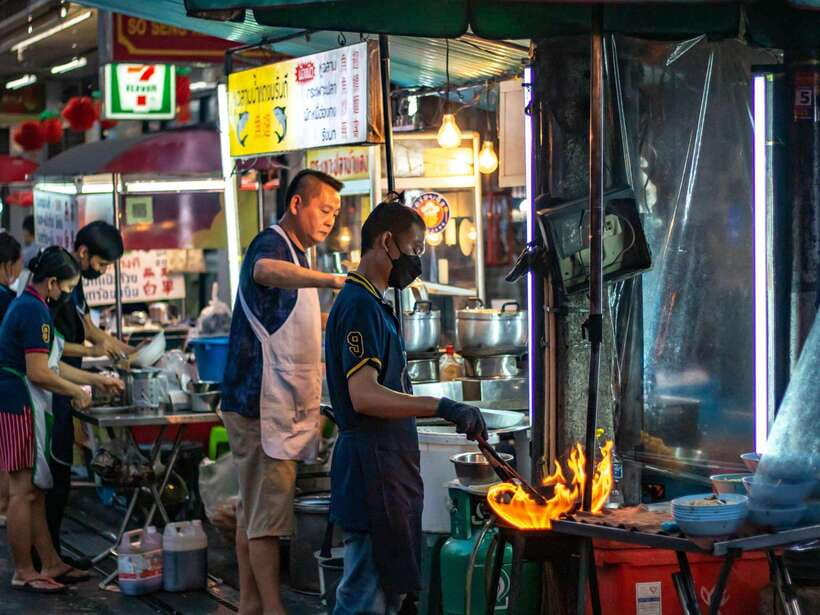 Bangkok: Evening Tour with Wat Arun, Wat Pho & Tuk Tuk Ride - Why the small-group size matters more than you think