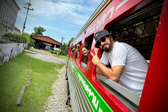Bangkok: Floating Market and Train Market Experience - Maeklong Railway Market: The Train-In-Stalls Spectacle (and Where to Stand)