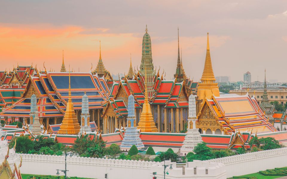 Bangkok: Grand Palace and Emerald Buddha Half-Day Tour - Entering the Grand Palace grounds without losing your morning