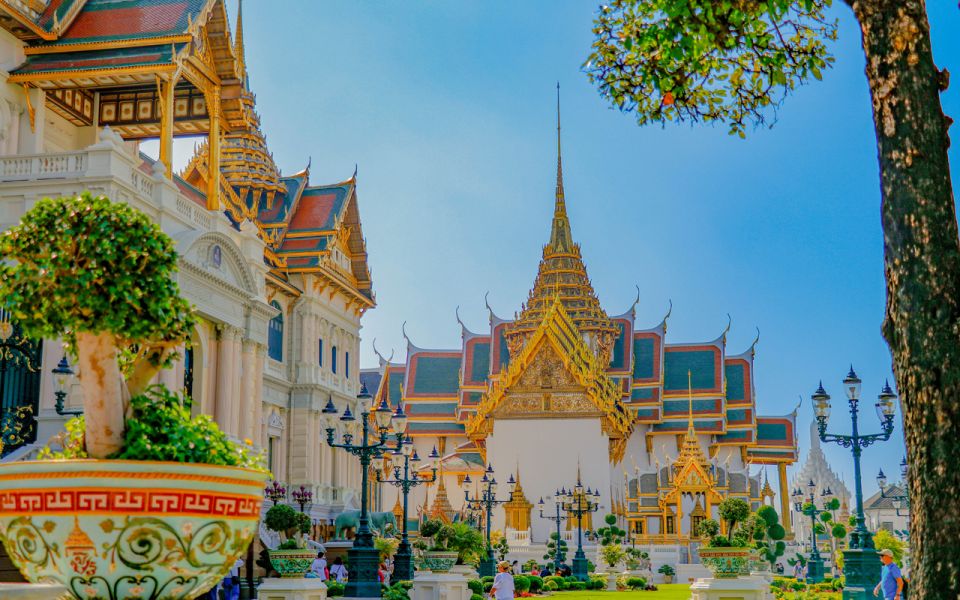 Bangkok: Grand Palace and Emerald Buddha Half-Day Tour - Skip-the-line access and what you pay for (entry fee can be separate)