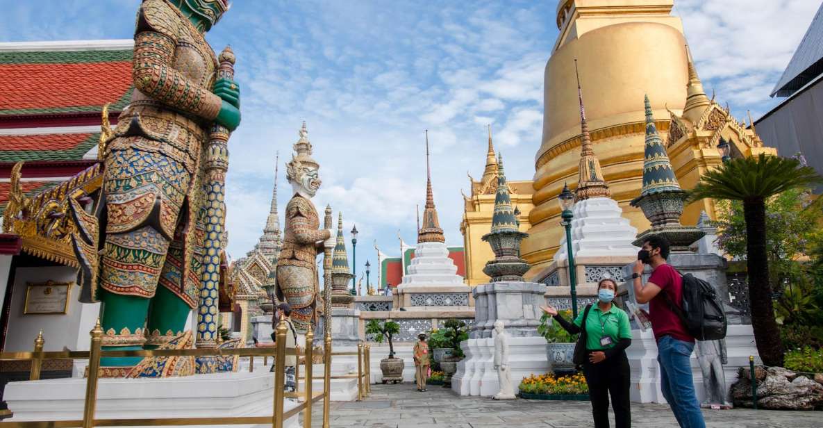 Bangkok: Grand Palace and Wat Arun Guided Walking Tour - Tuk-tuk to Tha Tian: a short ride that keeps the experience feeling local
