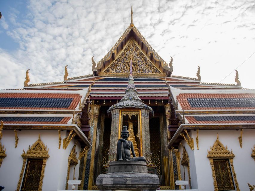 Bangkok: Grand Palace and Wat Arun Guided Walking Tour - Ferry across to Wat Arun: why the river crossing matters