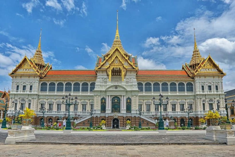Bangkok: Grand Palace, Wat Pho, Wat Arun Sacred & Local Tour - Wat Phra Kaew and the Emerald Buddha: the rules that affect your photos