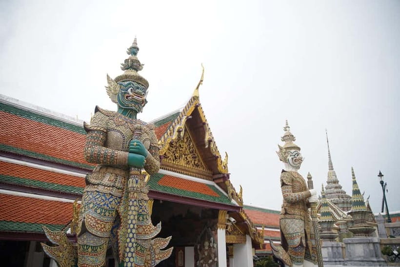 Bangkok: Grand Palace, Wat Pho, Wat Arun Sacred & Local Tour - Guide styles: from Kiwi to Sunny to Mr Kwang
