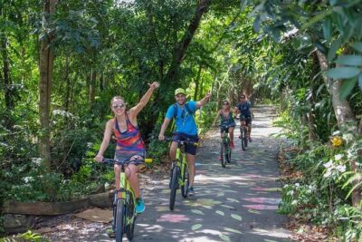 Bangkok Jungle Bike Tour - Hotel-pickup & Lunch - Wat Khlong Toei Nok: a calm start before the ride gets green