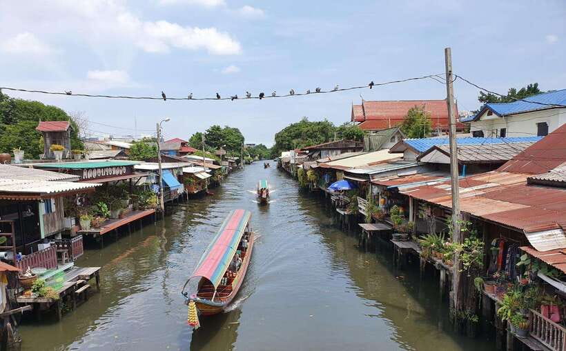 Bangkok: Longtail Boat Canal Cruise - The First Boat Stretch: Passing Wat Arun From the Water