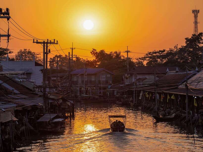 Bangkok: Maeklong Railway & Amphawa Floating Market Day Trip - Price and Value: What $49 Really Covers, and What You’ll Still Pay