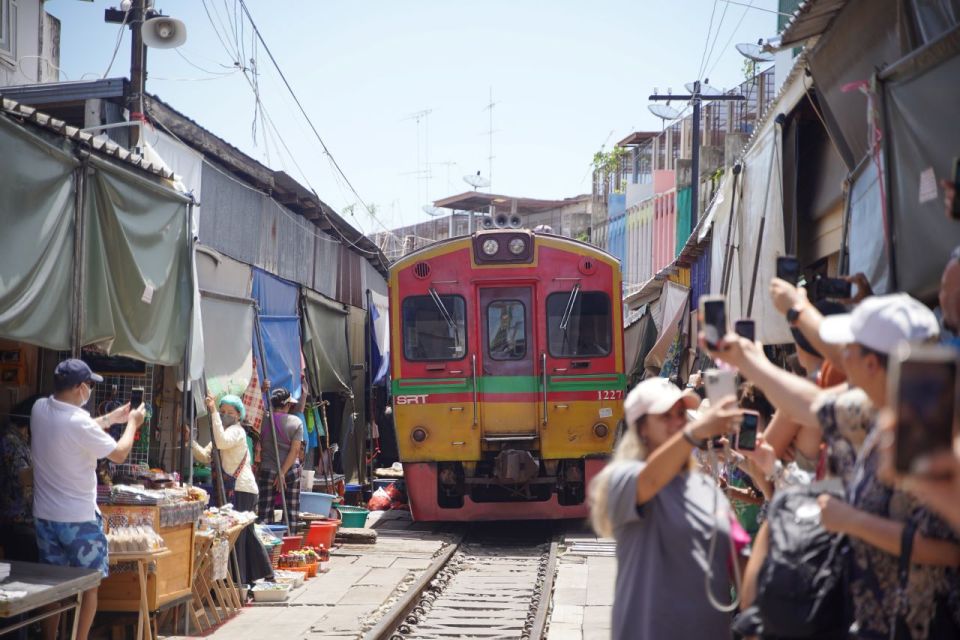 Bangkok: Maeklong Railway Market & Floating Market Tour - The train pass moment: how to make the most of your standing time
