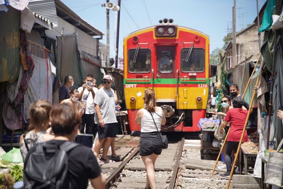 Bangkok: Maeklong Railway Market & Floating Market Tour - What your English guide actually does for you