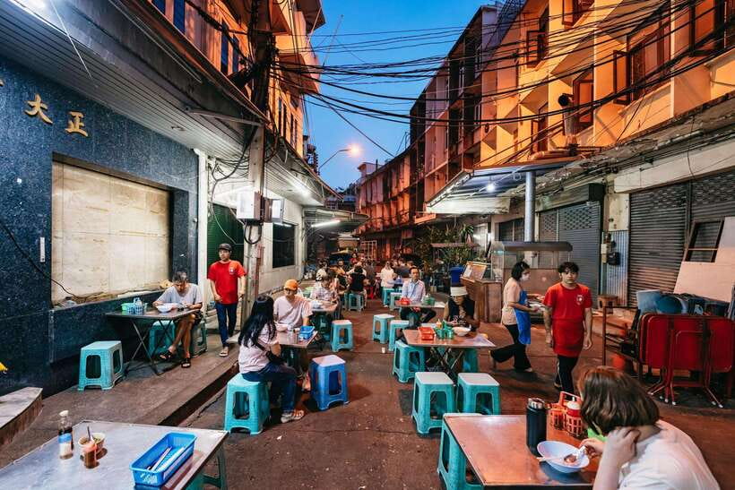 Bangkok: Michelin Guide Street Food Tour by Tuk Tuk - Jay Fai and Teens of Thailand: Optional Michelin Stops, Real Waiting