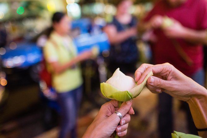 Bangkok Midnight Food Tuk Tuk Tour - Stop 4: Pak Khlong Flower Talat for Lotus, Photos, and Night Energy