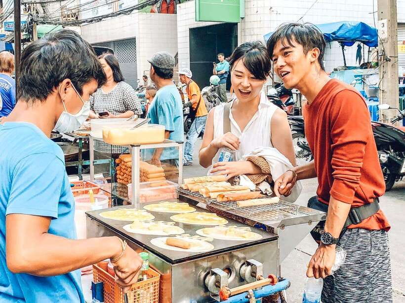 Bangkok: Must-Try Hidden Bike & Food Experience - Wat Kalayanamitr Varamahavihara: Temple Visit With Real-World Dress Rules