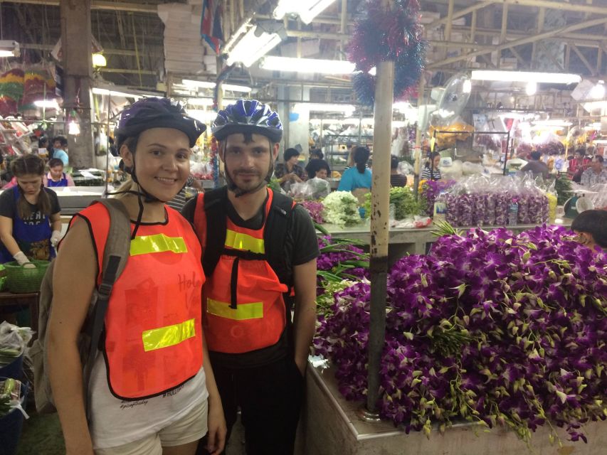 Bangkok: Night Bike Ride and Dinner at a Local Restaurant - Why this Bangkok evening works: night sights without the daytime grind