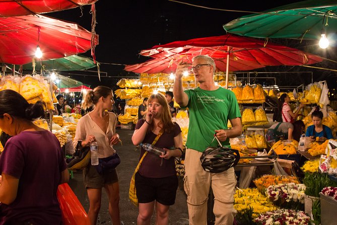 Bangkok: Night Bike Tour with Temples & Flower Market Visit - Grand Palace Area to Sao Ching Cha: Landmarks with Real Scale