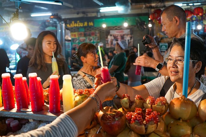 Bangkok Night Michelin Foodie Tour in Chinatown with 15+ tastings - Why Chinatown Night Food Tastes Like a Skill, Not Luck