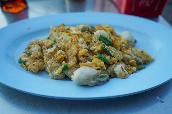 Bangkok Night Michelin Foodie Tour in Chinatown with 15+ tastings - Stop-by-Stop Chinatown: Dumplings to Dim Sum to Pad Thai