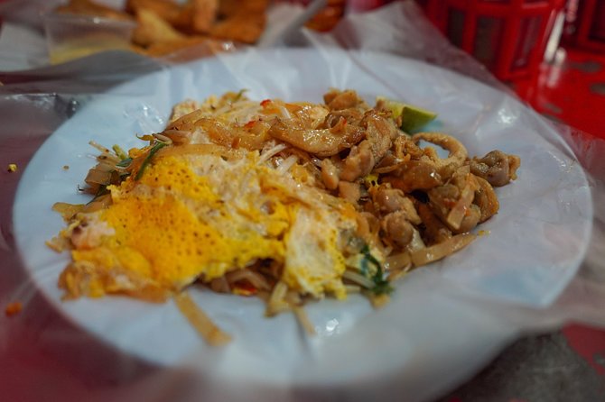 Bangkok Night Michelin Foodie Tour in Chinatown with 15+ tastings - Vegetarian and Seafood Rules: Plan for Limited Options