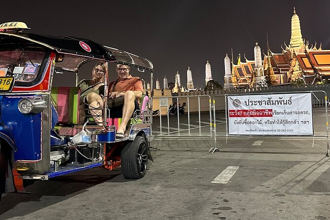 Bangkok Night Tour: Food, Temple & Tuk Tuk - Stop-by-Stop: Wat Prayurawongsawat, Flower Market, River Dinner, Chinatown