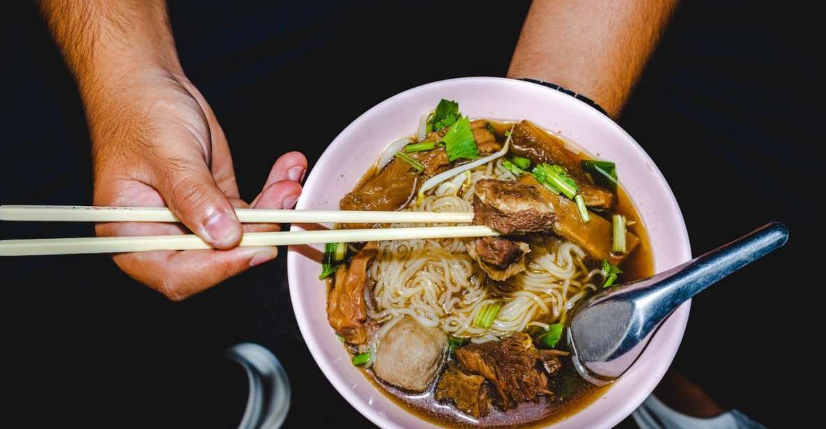 Bangkok: Old Siam Food Tour with 15+ Tastings - Nang Loeng market: where the tasting lineup gets serious